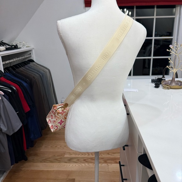 Louis Vuitton Pink and White Crossbody Bag - Picture 2 of 6